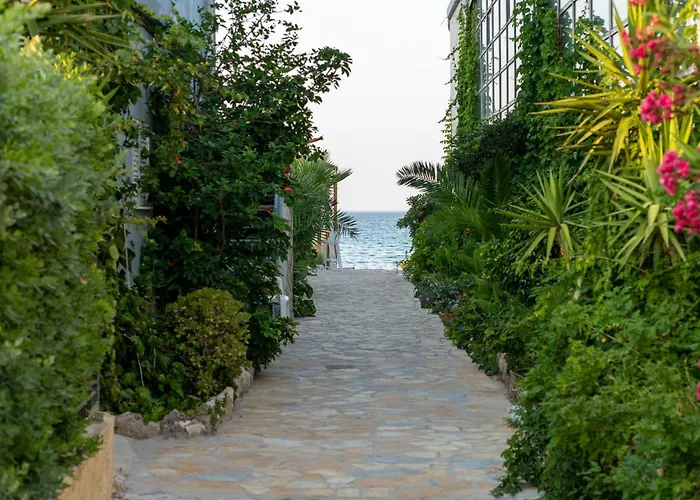 Niki\'S Beach House