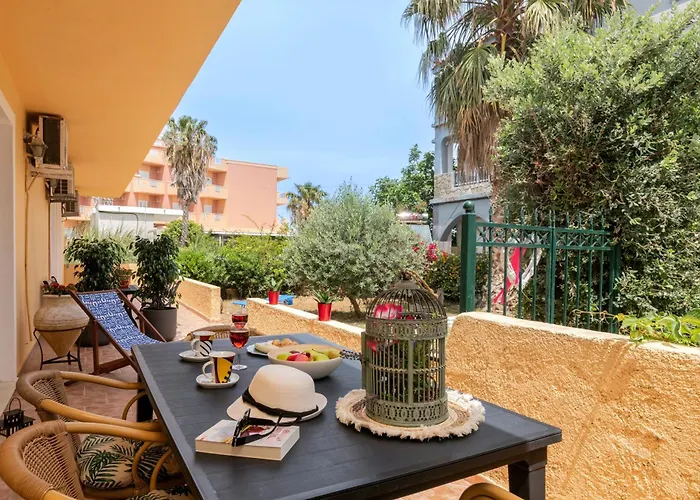 Niki\'S Beach House